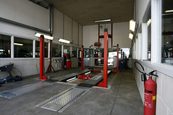 Speciale testbank voor APK keuringen aan Citroen Peugeot Renault Speciale testbank voor APK keuringen aan Citroen Peugeot Renault