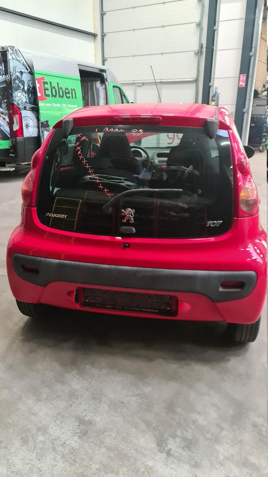 PEUGEOT 107 5 DRS SEDAN