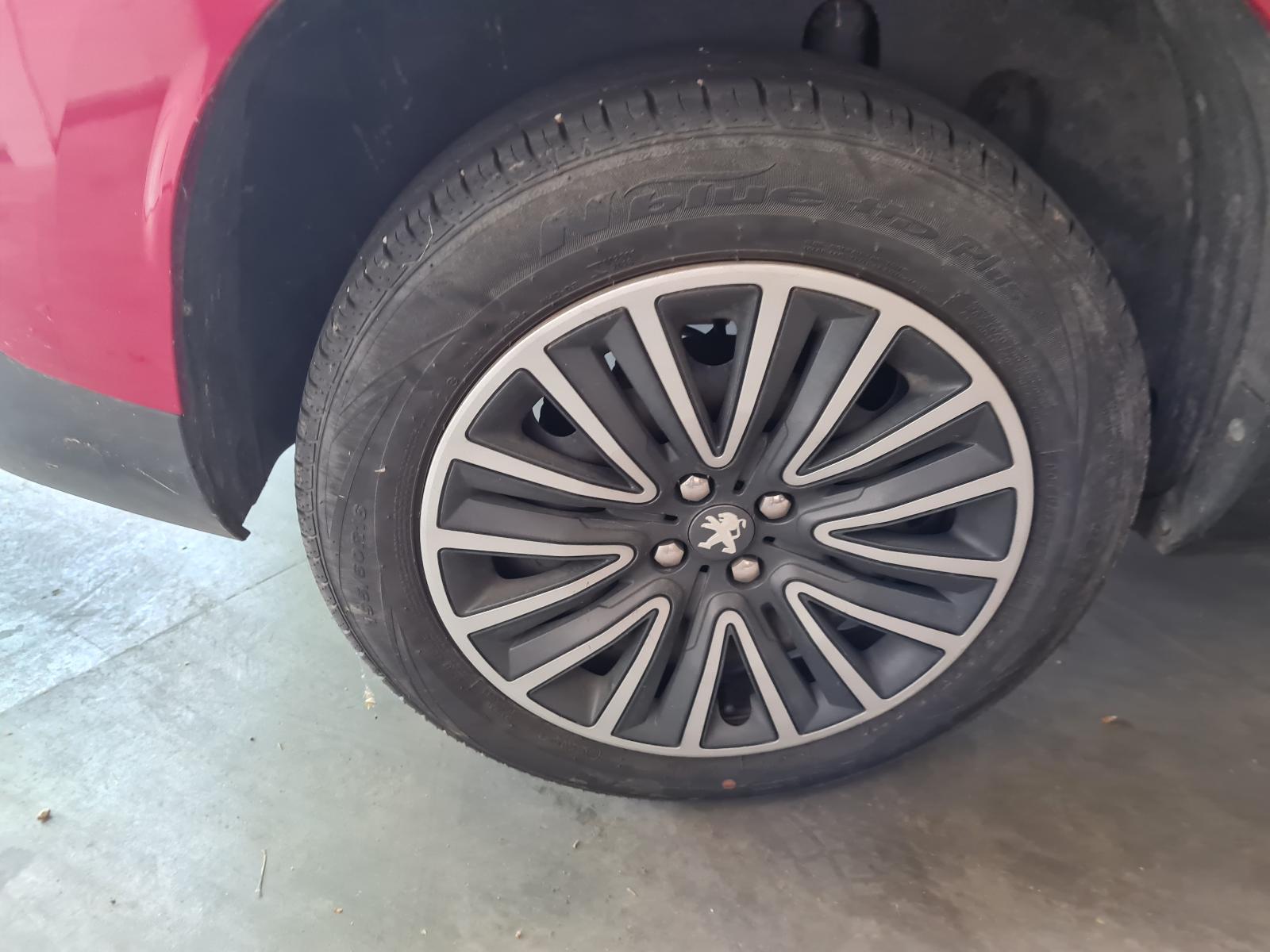 PEUGEOT 2008 cross over