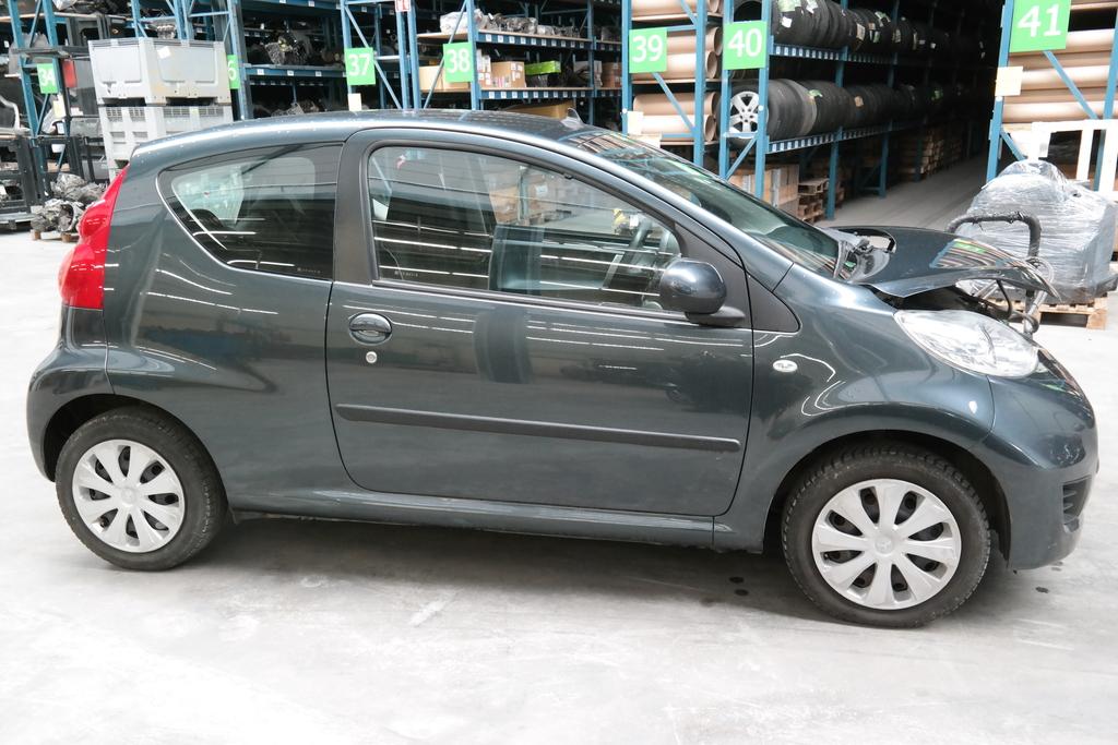 PEUGEOT 107