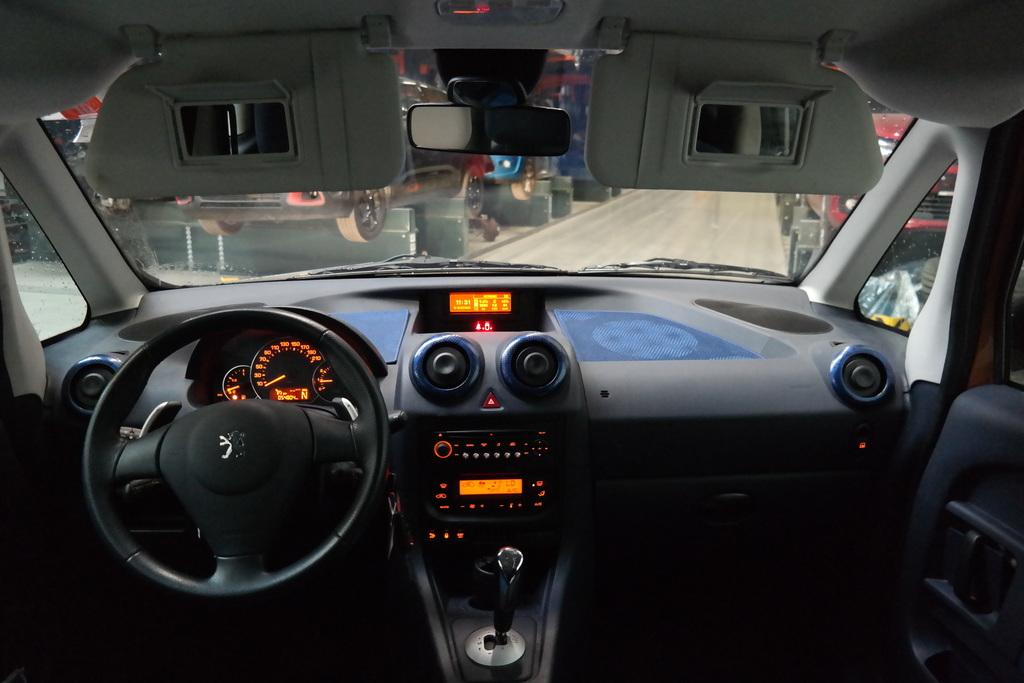 PEUGEOT 1007