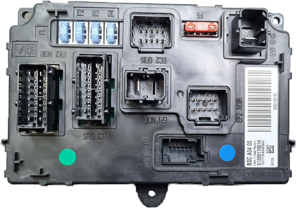 AFNEEMBAAR MET ALLE BEVESTIGINGS MATERIAAL MET 13 PINS STEKERDOOS MET BEDRADING ZIT ER OOK EEN ECU IN KOFFER DAN ERBIJ DOEN