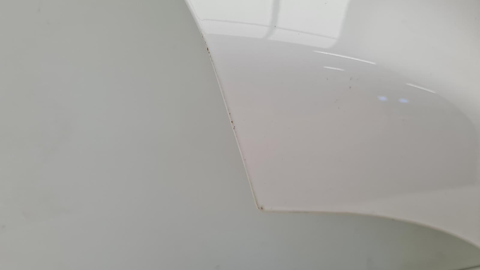 KWD WIT A2 HEEFT WAT LICHTE GEBRUIKSSPOREN ZOALS STEENSLAG EN LICHTE KRASSEN 9006J3 RP 1612543680 MET RUIT 9204J5 RP B000998480 MET UITZETTER 858248 MET RUBBER 857282 MET BINNENSLOT 9138G7