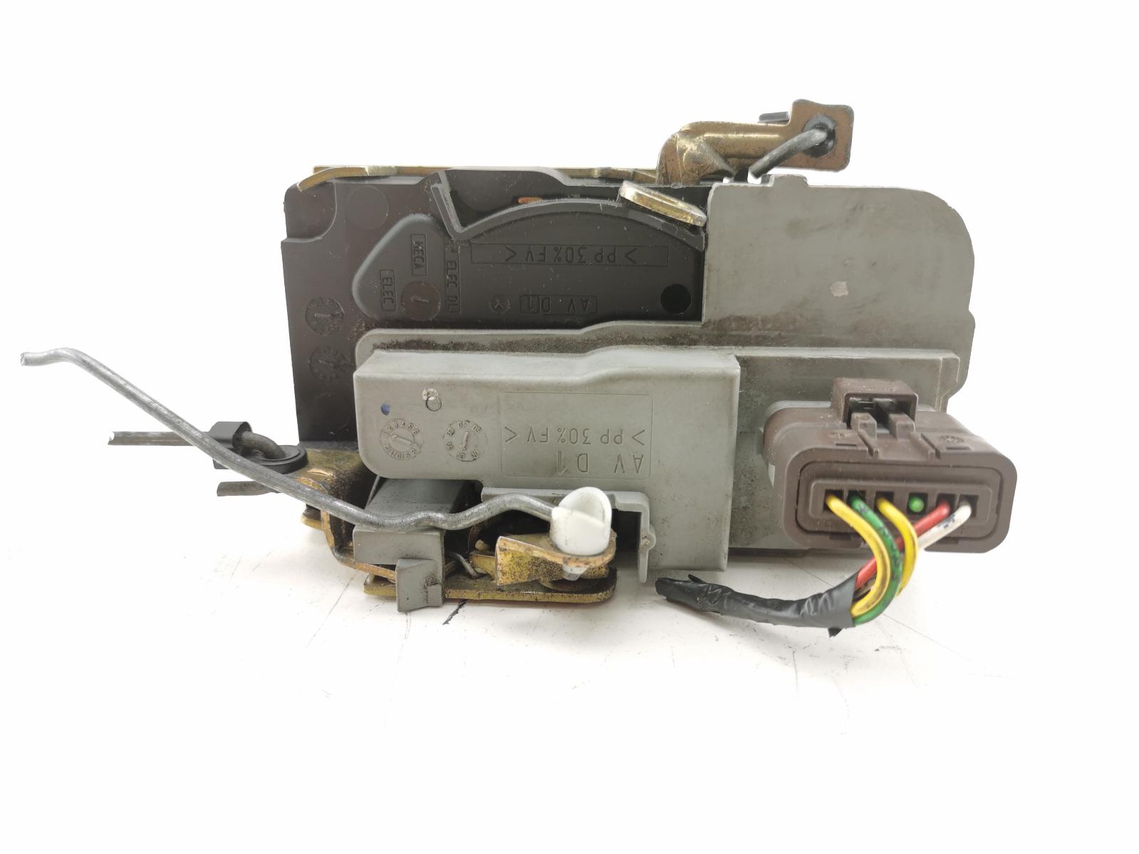 A1 9136J1 + 6 PINS STEKKER MET PLASTIK BORG BE