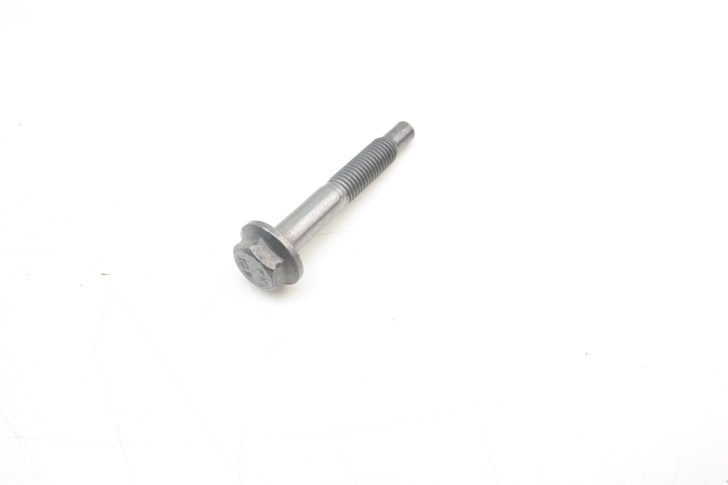 BOUT 6X VOOR SUBFRAME C82 ZIE 8925F5