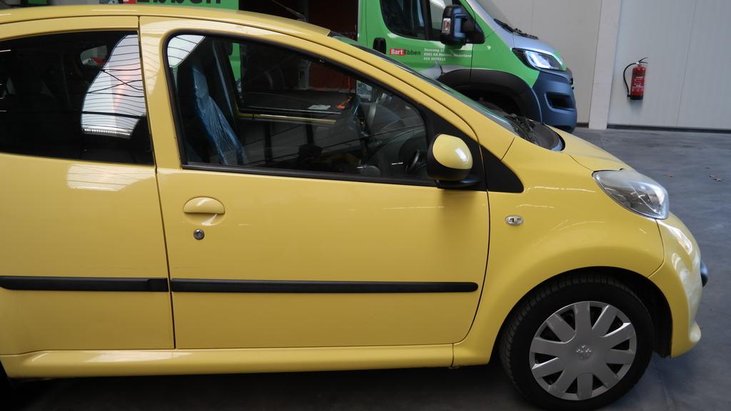 PEUGEOT 107 sedan