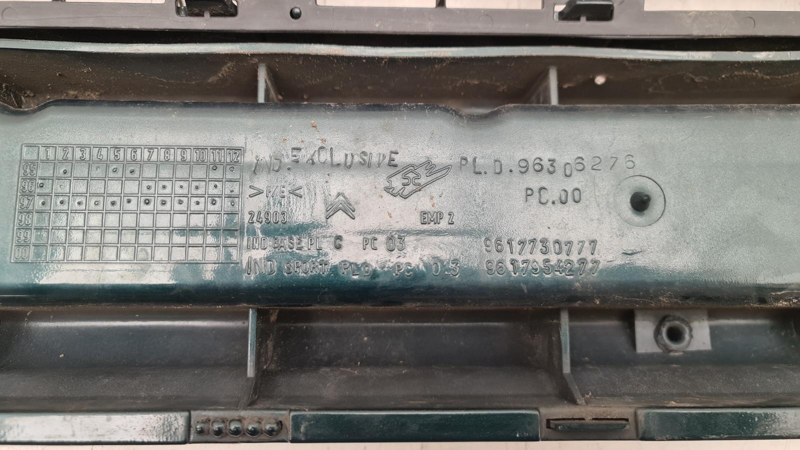 !KQH GROEN A3 !BEKRAST EN SCHEURTJE +MISTLAMPEN +CHROMELIJSTEN 7401Q9 NFP