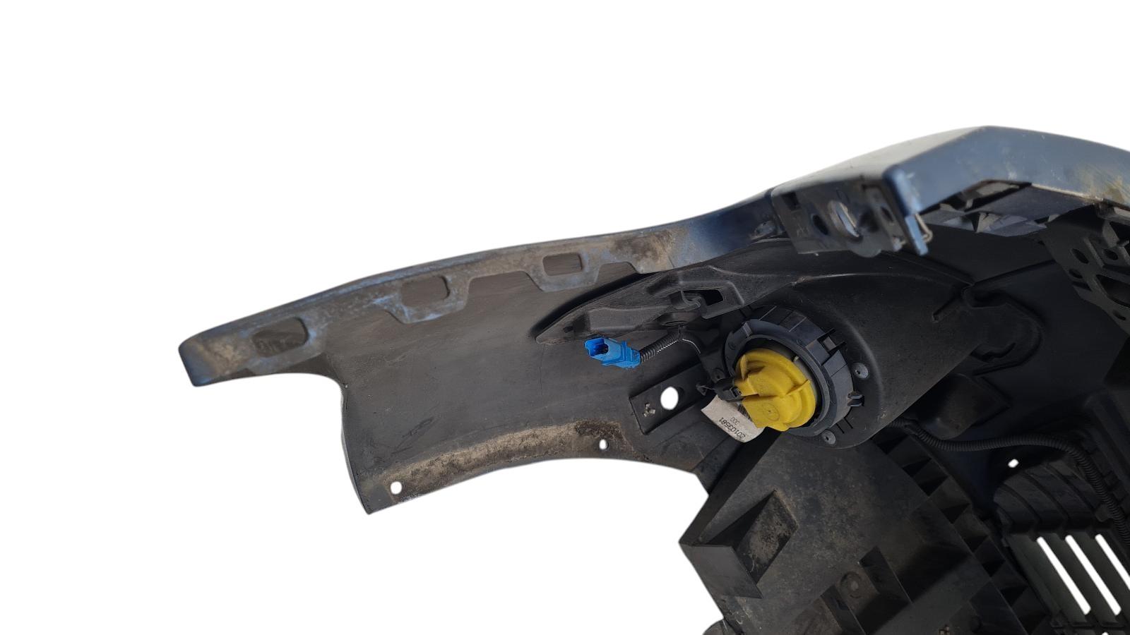 KGQ BLAUW A3 DIVERSE KRASSEN LINKER EN RECHTER ZIJKANT ONDER AANTAL DEUKEN DIE BIJNA HELEMAAL DOOR ZIJN 7401QE MET GRILL EN LOGO'S MET ROOSTES MET STEUNEN 7414YR RP 1680023580 7416J5 7414ZN 7414ZT MET SIERDELEN 7452TP 7452TQ 7452VK 7452 VS 7452VR MET