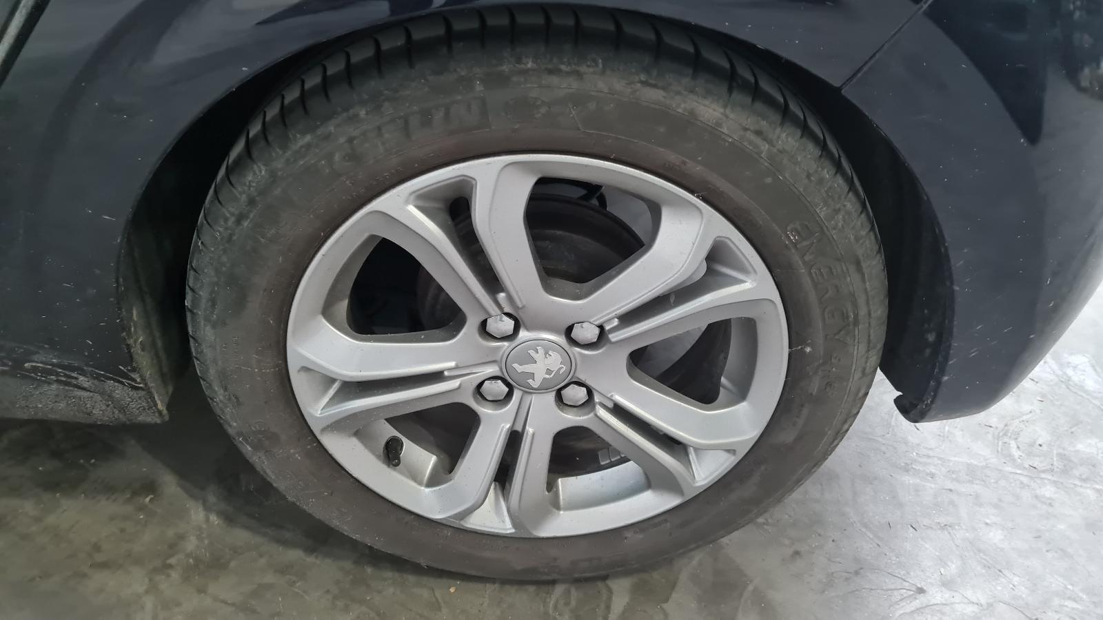 PEUGEOT 208 5 DRS BERLINE
