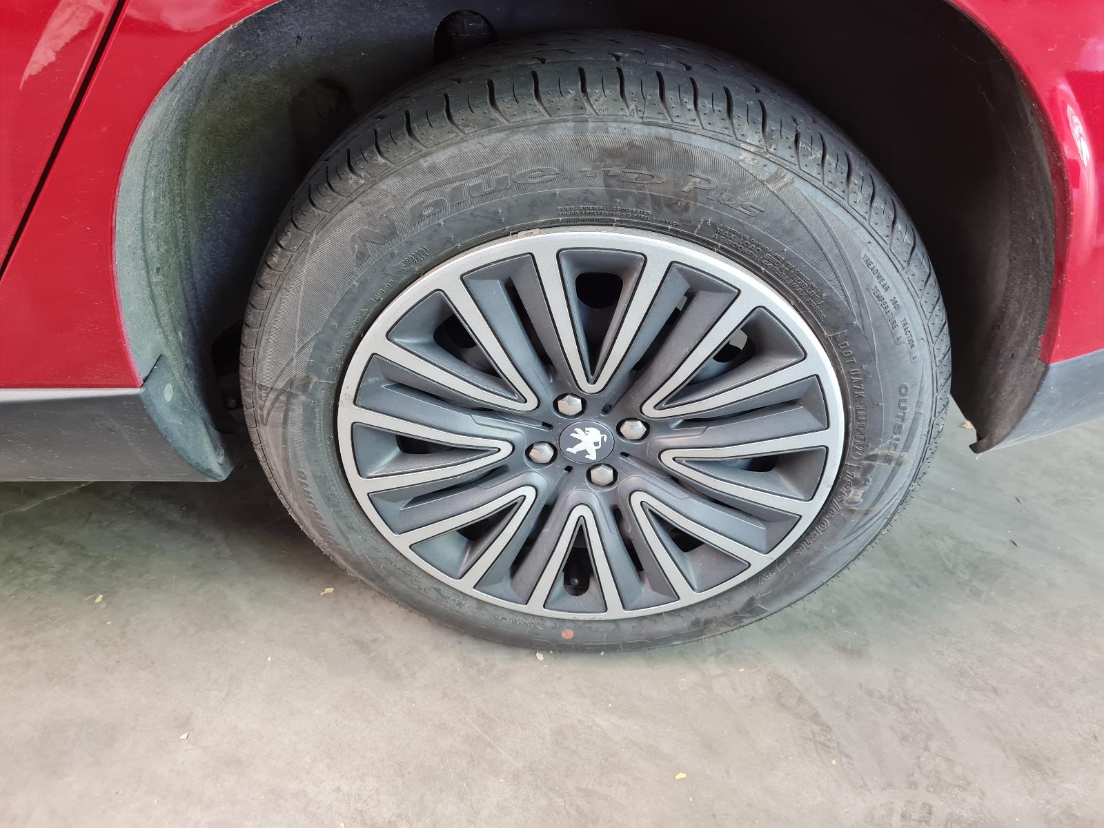 PEUGEOT 2008 cross over