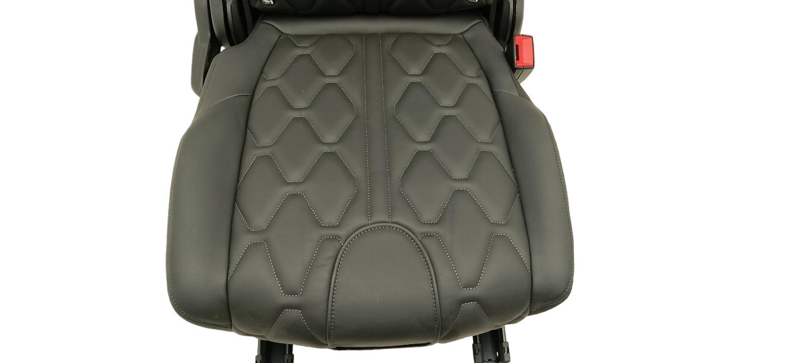 ZWART LEER A2 LEDER CLUB L036 8D FX 9810008280 16771002ZD 1679816380 16770990ZD MET HOOFDSTEUN 1679827180