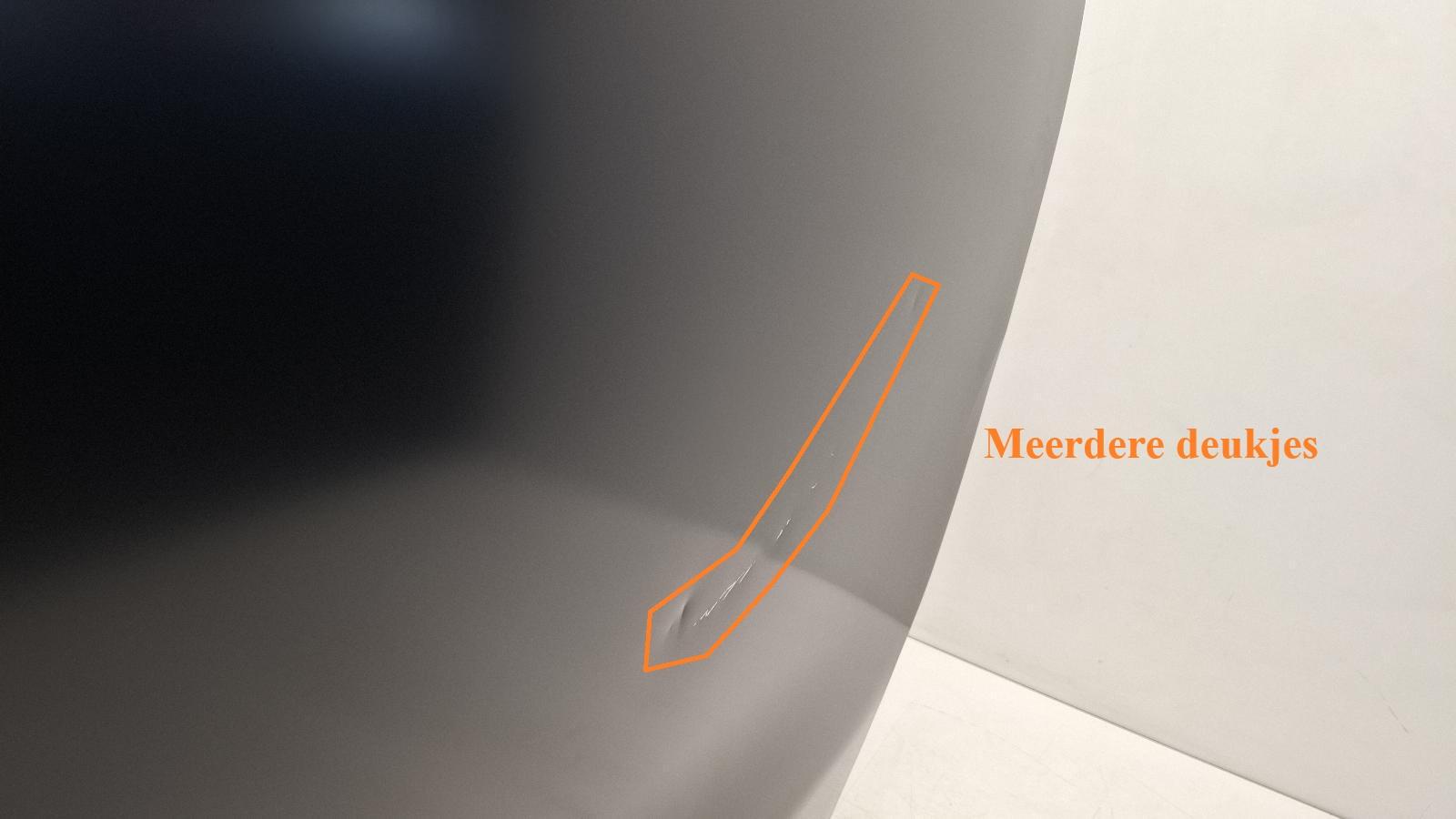 ONGESPOTEN A2, KALE DEUR. HOEK RECHTS ONDER OM EN WAT DEUKEN. 9853308880