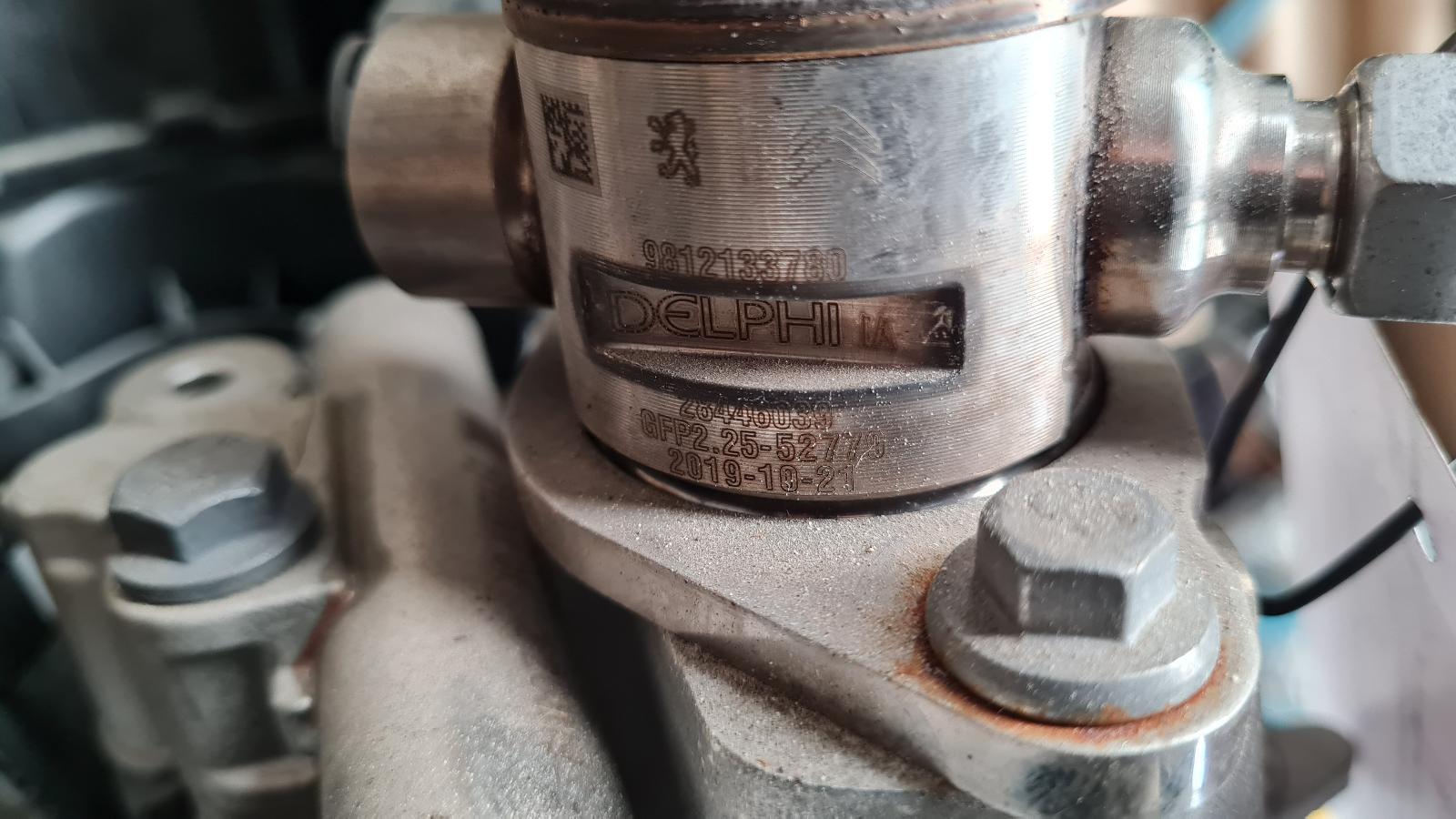 HN05 MET GROENE PEILSTOK MET TURBO TYPE MET DUMPVALVE 9825982080 RP 9836081180 1654509180 MET BRANDSTOF POMP 9812133780 HN05 10XVAE 0046327 1627638180 1627638280