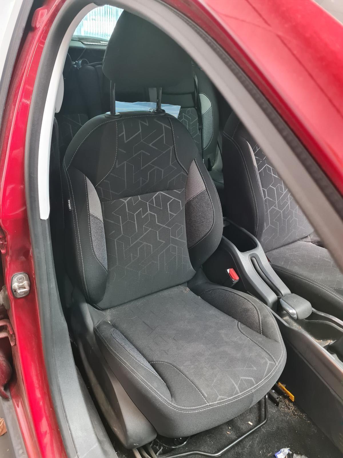 PEUGEOT 2008 cross over