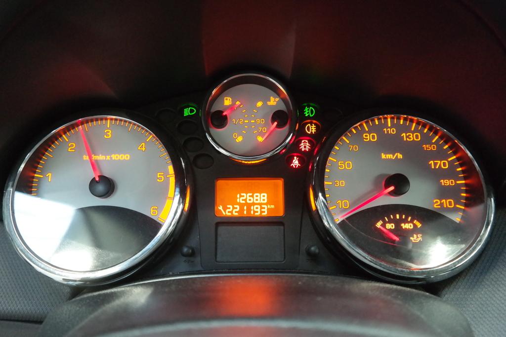 PEUGEOT 207