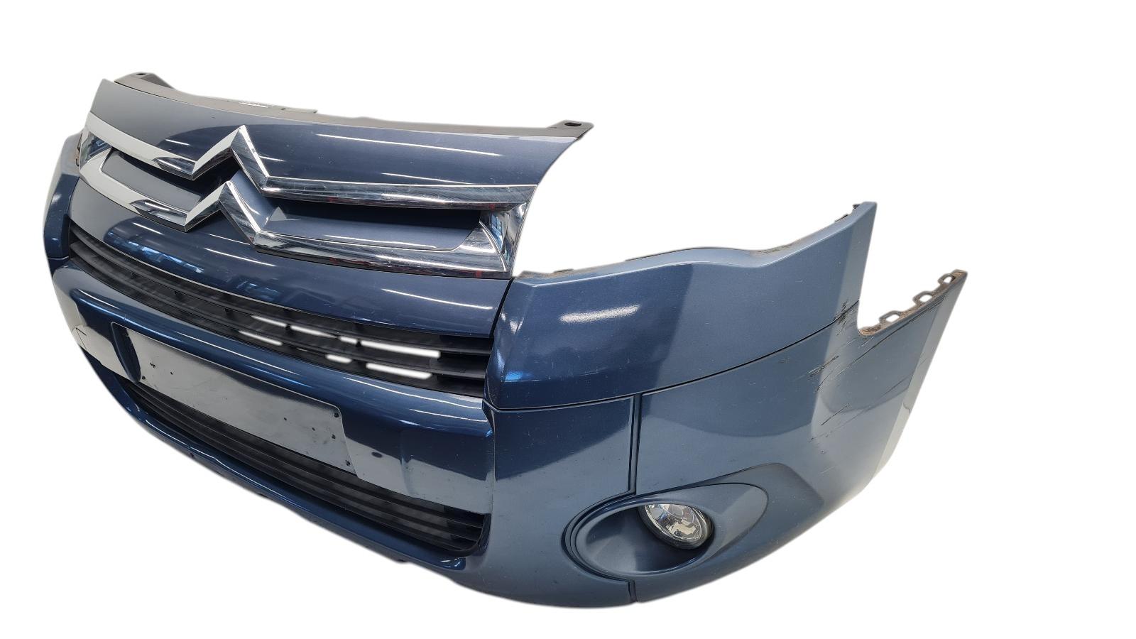 KGQ BLAUW A3 DIVERSE KRASSEN LINKER EN RECHTER ZIJKANT ONDER AANTAL DEUKEN DIE BIJNA HELEMAAL DOOR ZIJN 7401QE MET GRILL EN LOGO'S MET ROOSTES MET STEUNEN 7414YR RP 1680023580 7416J5 7414ZN 7414ZT MET SIERDELEN 7452TP 7452TQ 7452VK 7452 VS 7452VR MET