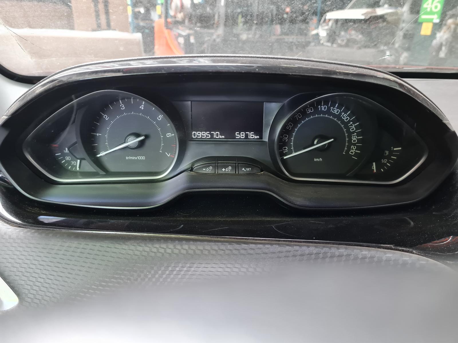 PEUGEOT 2008 cross over
