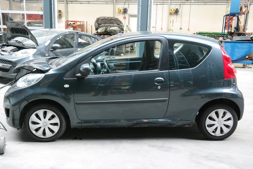 PEUGEOT 107