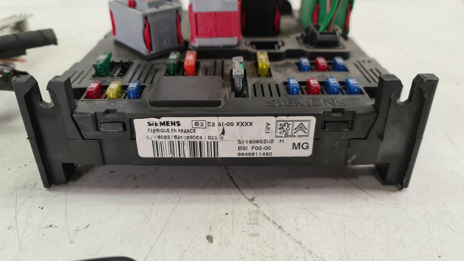 SEMI AUTOMAAT ECU BOSCH 0261207858 1039S01595 9649314580 1942QF NFP BSI SIEMENS F02-00 S118085200 9649811480 NFP CONTACTSLOT 4162AH + 2 SLEUTELS 1X CV 1X SIMPEL
