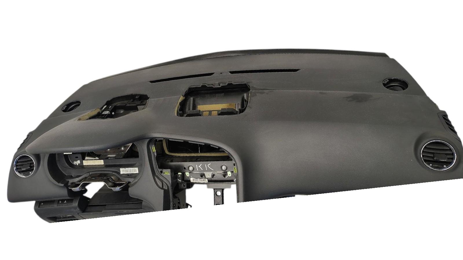 DASHBOARD KAAL (T87) HZE TRAMONTANE/ ZIE 824780 MET BIJRIJDERS AIRBAG 8216XG