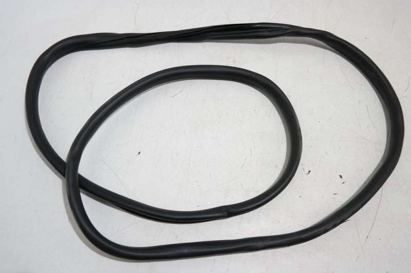 DEURRUBBER IN SPONNING/ LINKS EN RECHTS HETZELFDE/ ZIE 9817494680