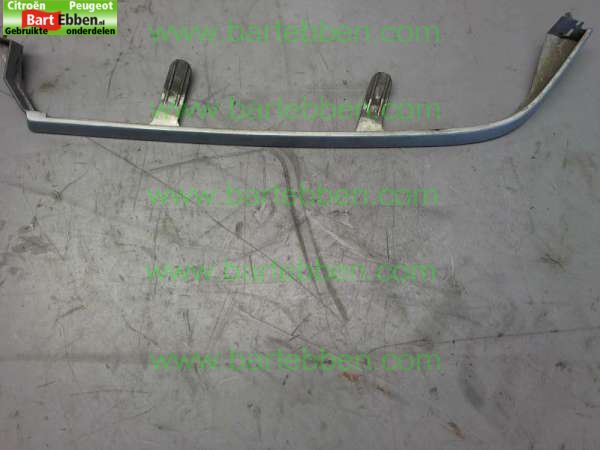 T2/ GRILLIJST LINKS ONDER KOPLAMP/ RESTYLING/ 9625967177/ ZIE.7810C1