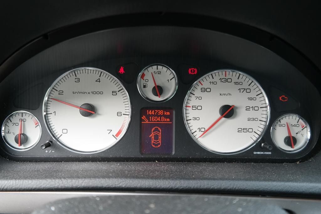PEUGEOT 407 SEDAN