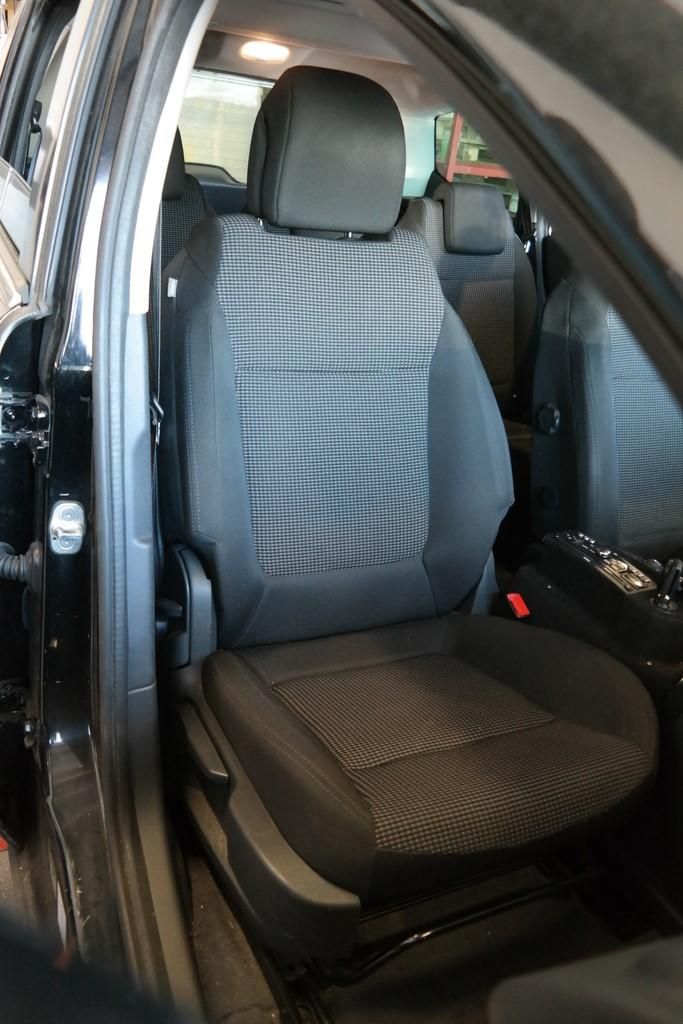 PEUGEOT 5008 1.6 THP 5P