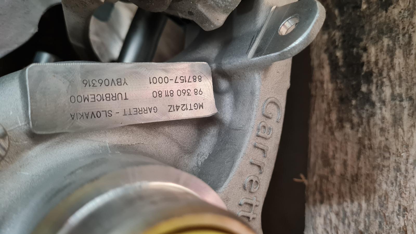 HN05 MET GROENE PEILSTOK MET TURBO TYPE MET DUMPVALVE 9825982080 RP 9836081180 1654509180 MET BRANDSTOF POMP 9812133780 HN05 10TMA3 0112411 1627638180 1627638280