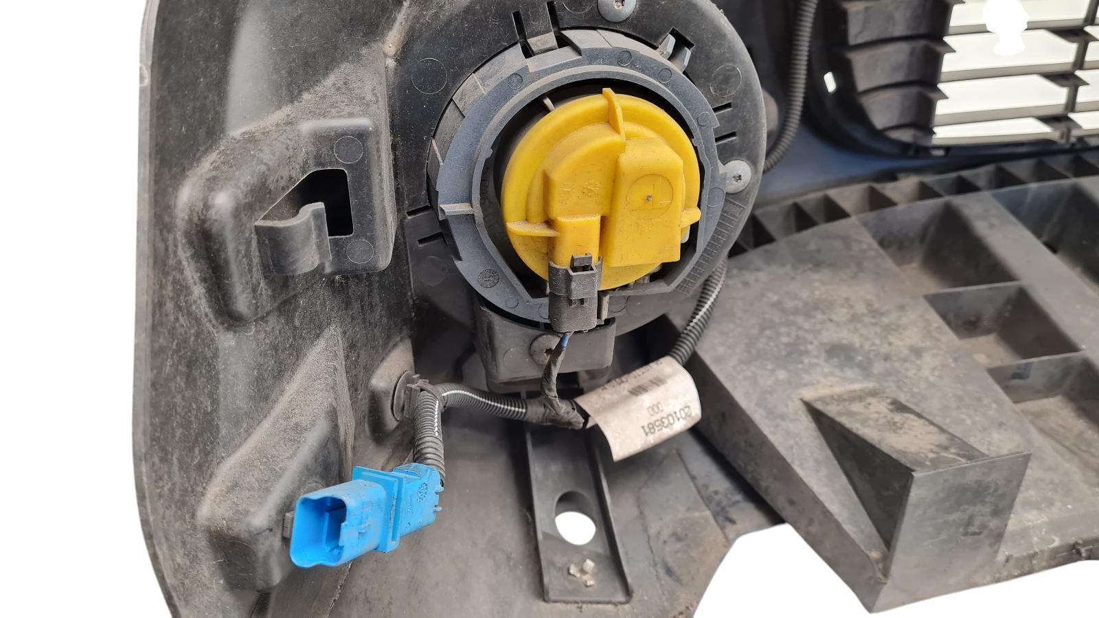 KGQ BLAUW A3 DIVERSE KRASSEN LINKER EN RECHTER ZIJKANT ONDER AANTAL DEUKEN DIE BIJNA HELEMAAL DOOR ZIJN 7401QE MET GRILL EN LOGO'S MET ROOSTES MET STEUNEN 7414YR RP 1680023580 7416J5 7414ZN 7414ZT MET SIERDELEN 7452TP 7452TQ 7452VK 7452 VS 7452VR MET