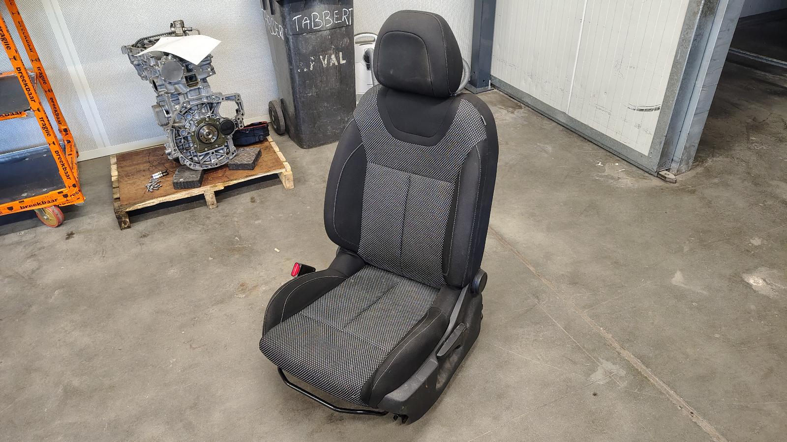 ZWART GRIJS STOF A2 LICHTE GEBRUIKSSPOREN SCH/INSL LACINA G145 SCH/INSL OMNI REPS F920 4Z FX/ FRAME 884731 884733 FOAM 8925A7 8925C1 BEKLEDING 8864CS 8878Y1 HZD ZWART MISTRAL MET HOOFDSTEUN 8854TW MET AIRBAG 8217F7