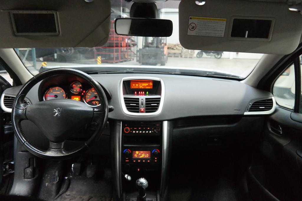 PEUGEOT 207